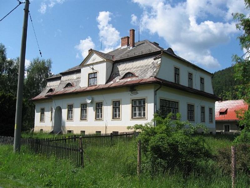 Prodej — S 582/24/122 Budova Karlovice č.p. 65, č.p. 66